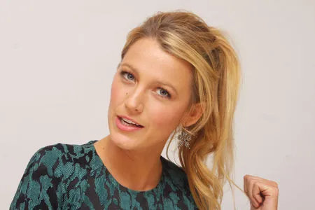 Blake Lively / blakelively nude photo #0101