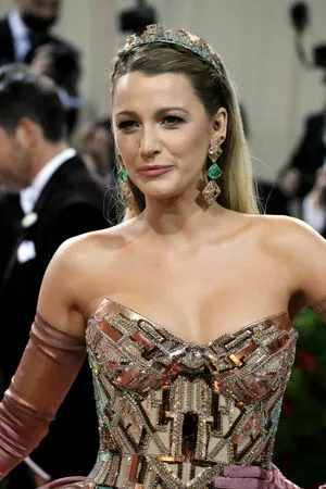 Blake Lively / blakelively nude photo #0163