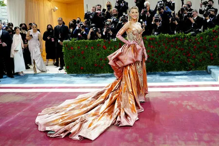 Blake Lively / blakelively nude photo #0170