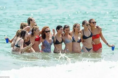 Blake Lively / blakelively nude photo #0187