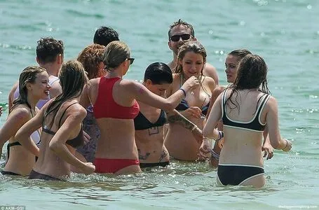 Blake Lively / blakelively nude photo #0198