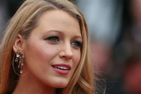 Blake Lively / blakelively nude photo #0229