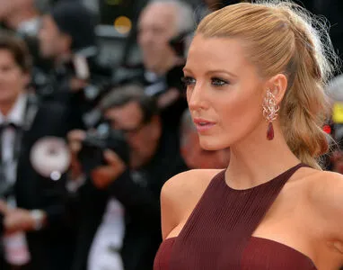 Blake Lively / blakelively nude photo #0233
