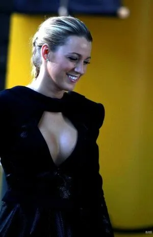 Blake Lively / blakelively nude photo #0243