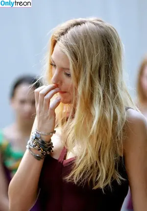 Blake Lively / blakelively nude photo #0543