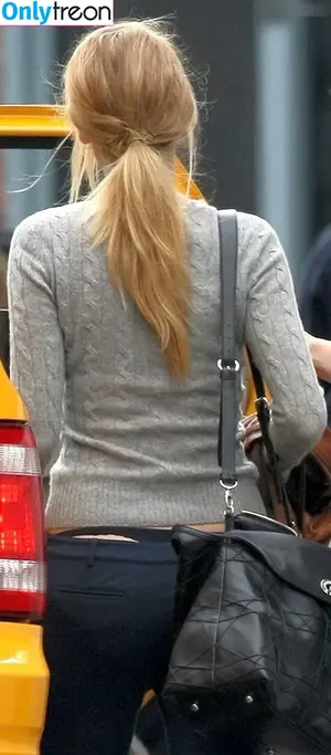 Blake Lively / blakelively nude photo #0610