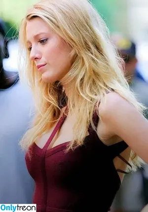 Blake Lively / blakelively nude photo #0628