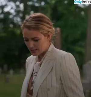 Blake Lively / blakelively nude photo #0629