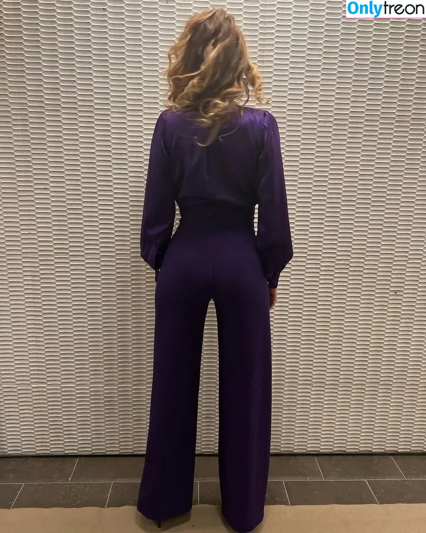 Blake Lively nude photo #0001 (blakelively)