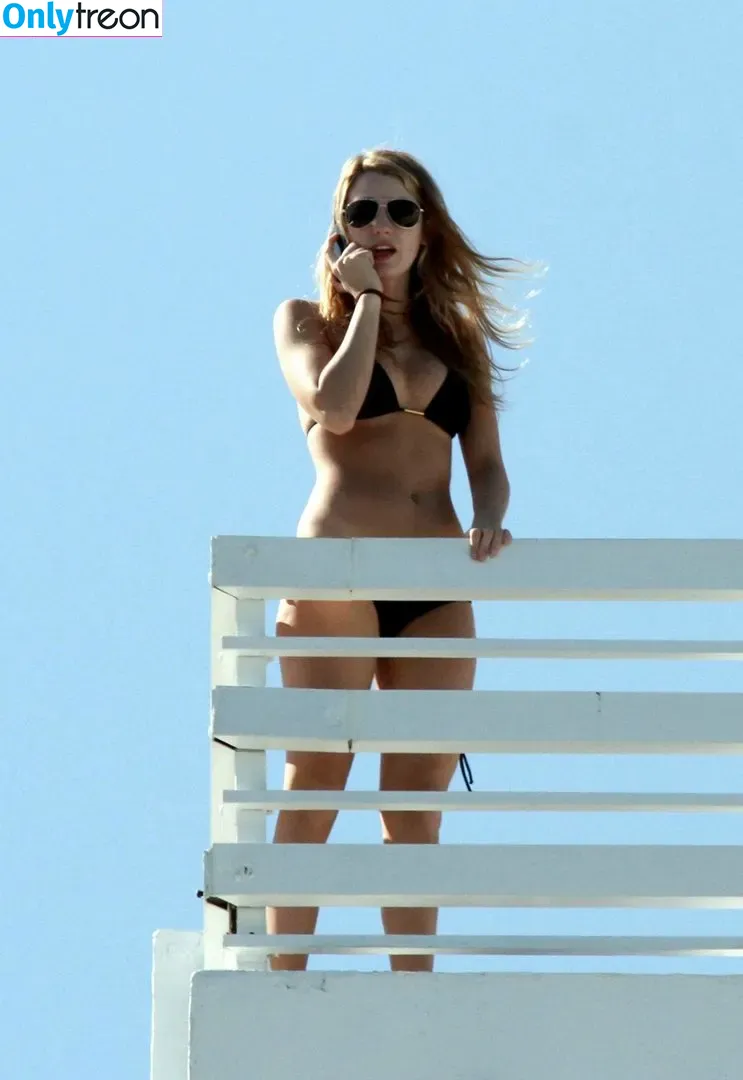 Blake Lively nude photo #0035 (blakelively)