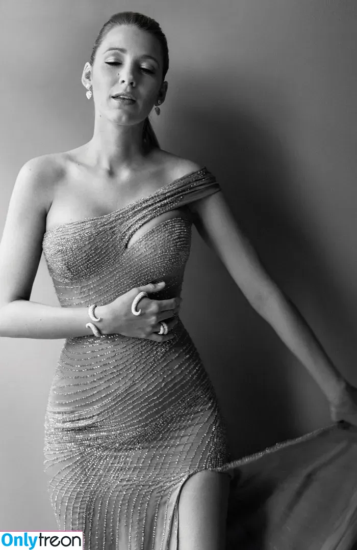 Blake Lively nude photo #0046 (blakelively)