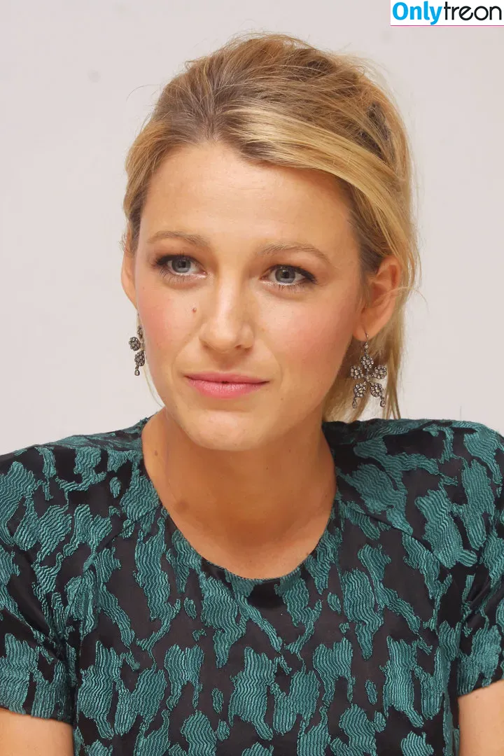 Blake Lively nude photo #0108 (blakelively)