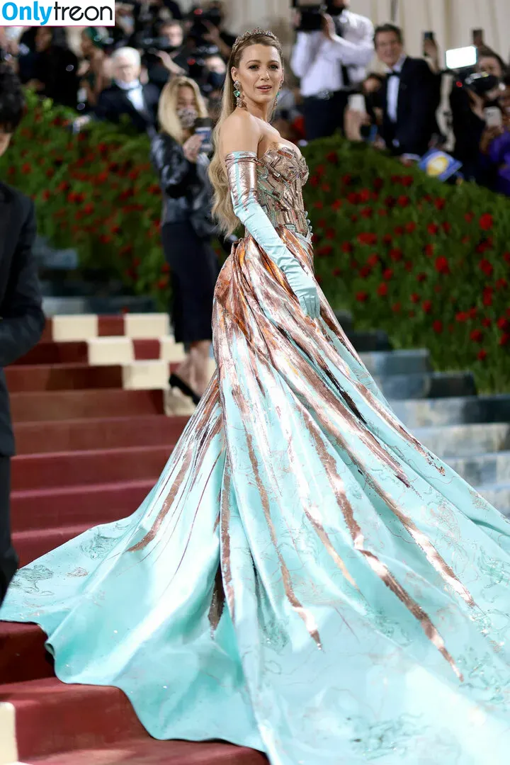 Blake Lively nude photo #0161 (blakelively)
