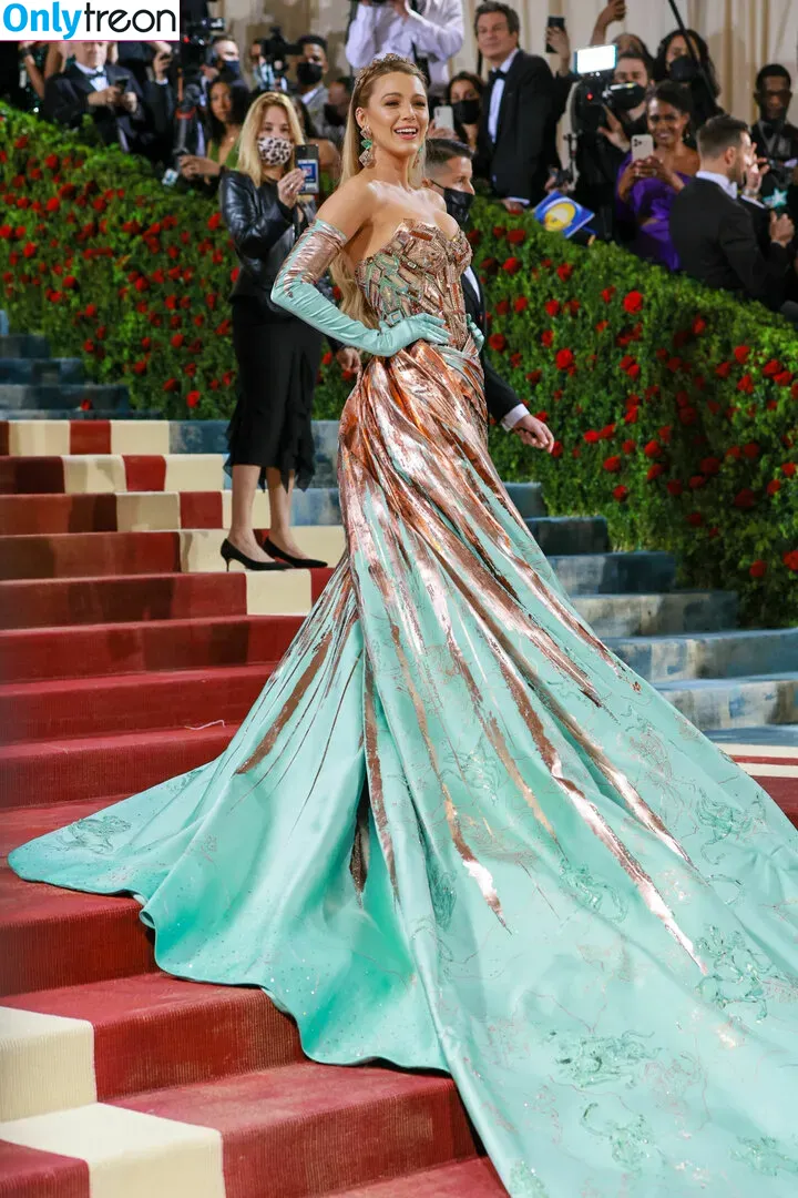 Blake Lively nude photo #0177 (blakelively)