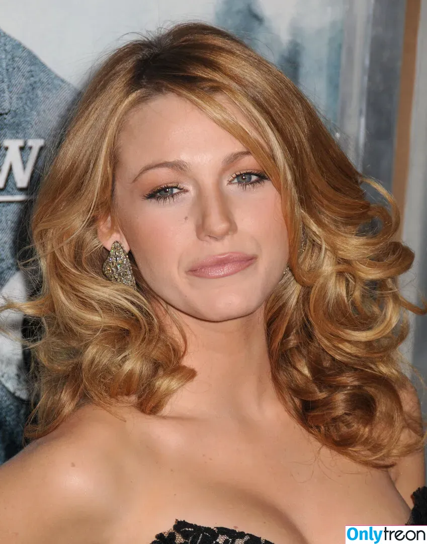 Blake Lively nude photo #0323 (blakelively)
