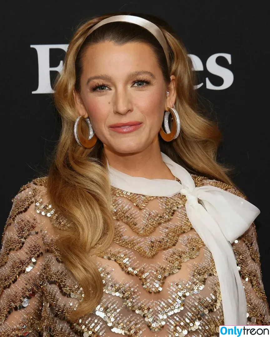Blake Lively nude photo #0384 (blakelively)