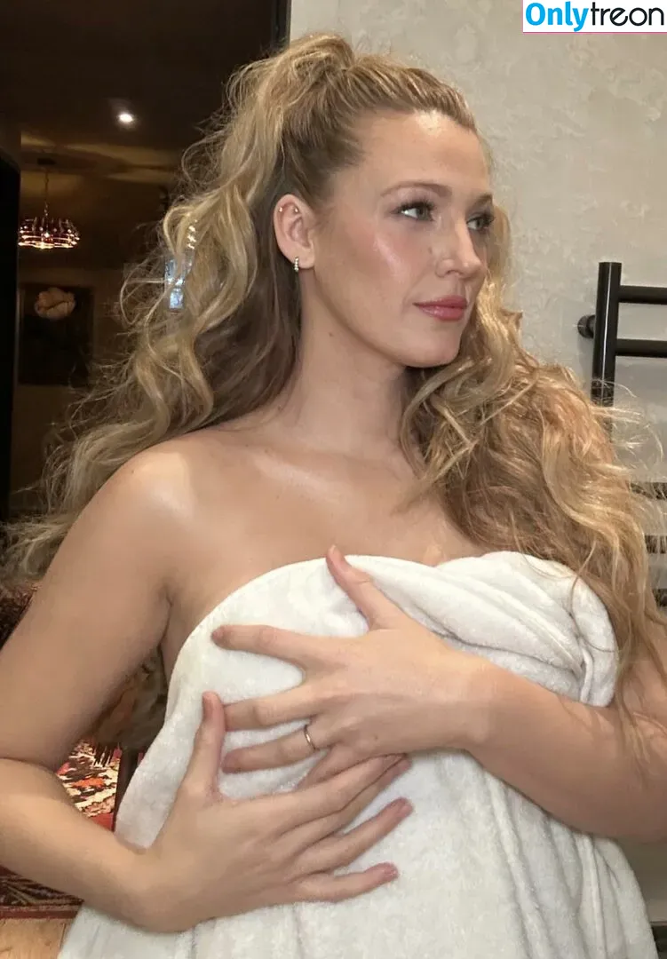 Blake Lively nude photo #0395 (blakelively)