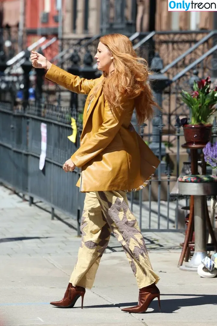 Blake Lively nude photo #0397 (blakelively)