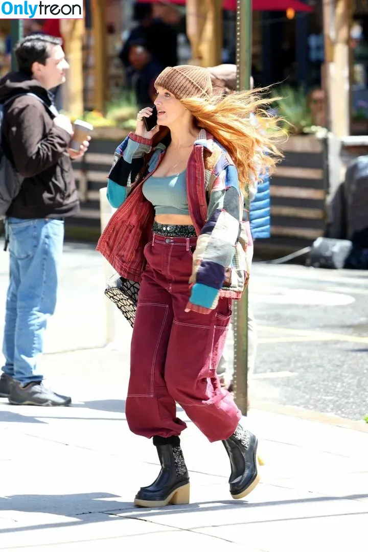 Blake Lively nude photo #0400 (blakelively)