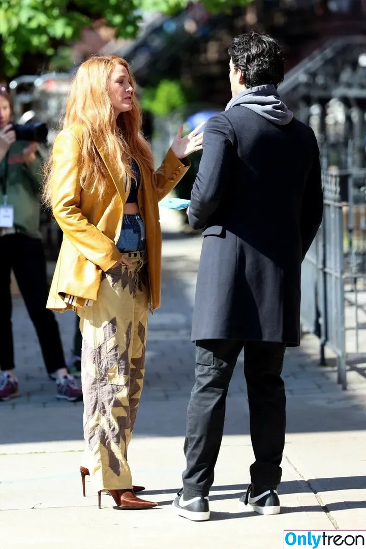 Blake Lively nude photo #0402 (blakelively)