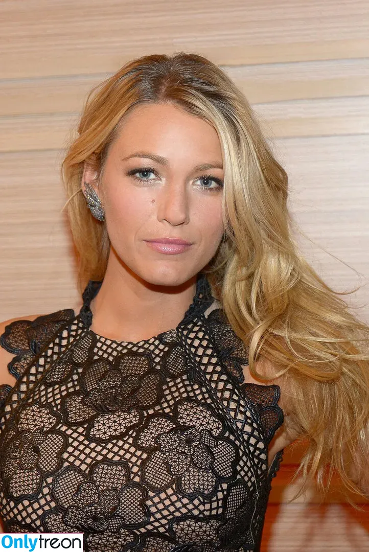 Blake Lively nude photo #0414 (blakelively)