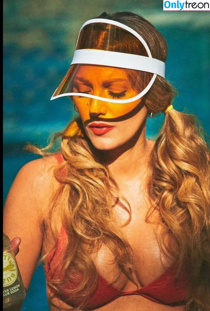 Blake Lively nude photo #0422 (blakelively)