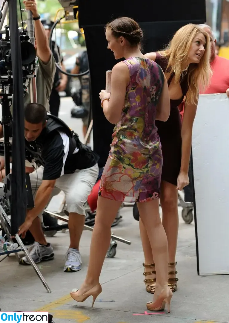 Blake Lively nude photo #0527 (blakelively)