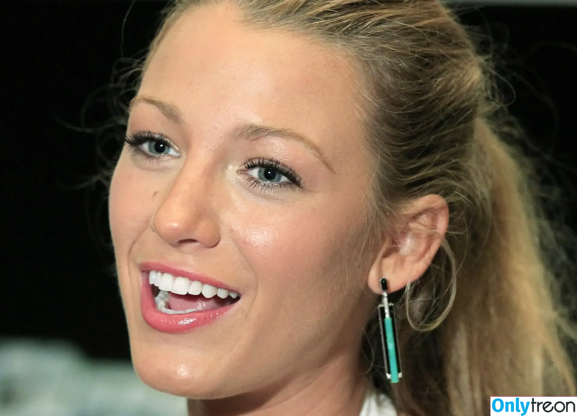 Blake Lively nude photo #0551 (blakelively)