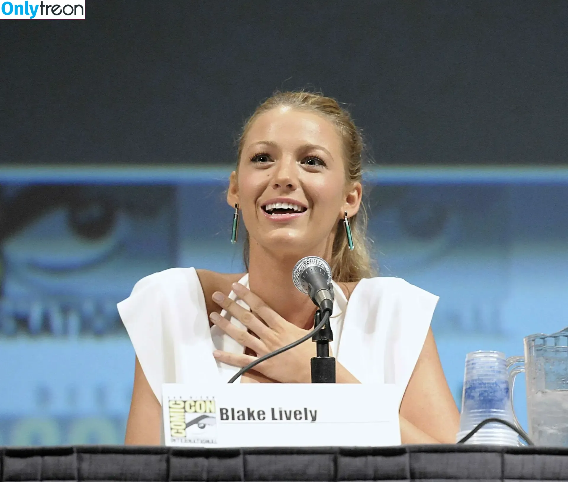 Blake Lively nude photo #0568 (blakelively)