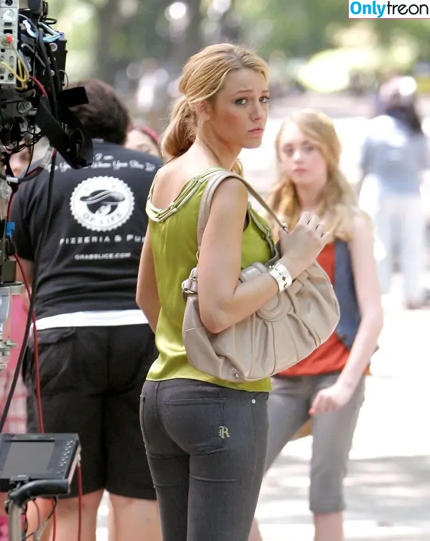 Blake Lively nude photo #0605 (blakelively)