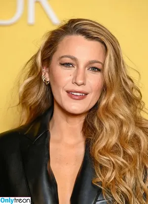 Blake Lively / blakelively nude photo #1241