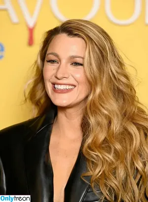 Blake Lively / blakelively nude photo #1244