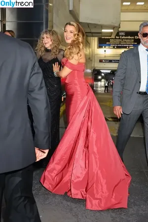 Blake Lively / blakelively nude photo #1291
