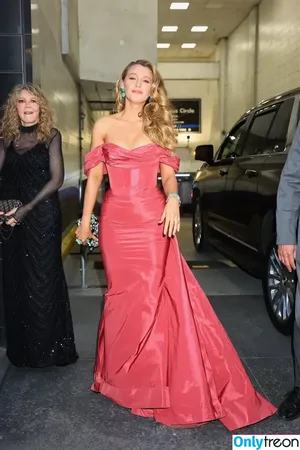Blake Lively / blakelively nude photo #1292