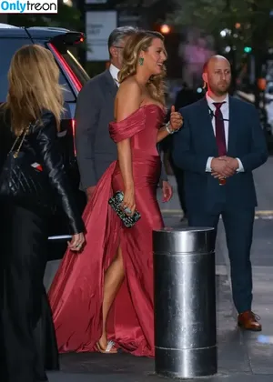 Blake Lively / blakelively nude photo #1301