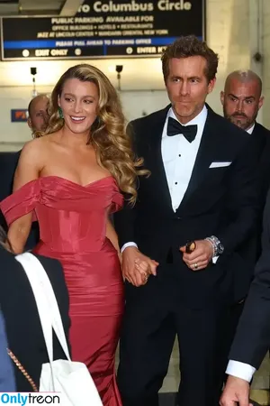 Blake Lively / blakelively nude photo #1305