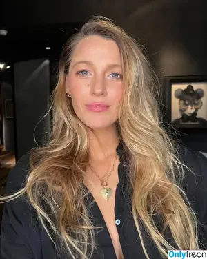 Blake Lively / blakelively nude photo #1525