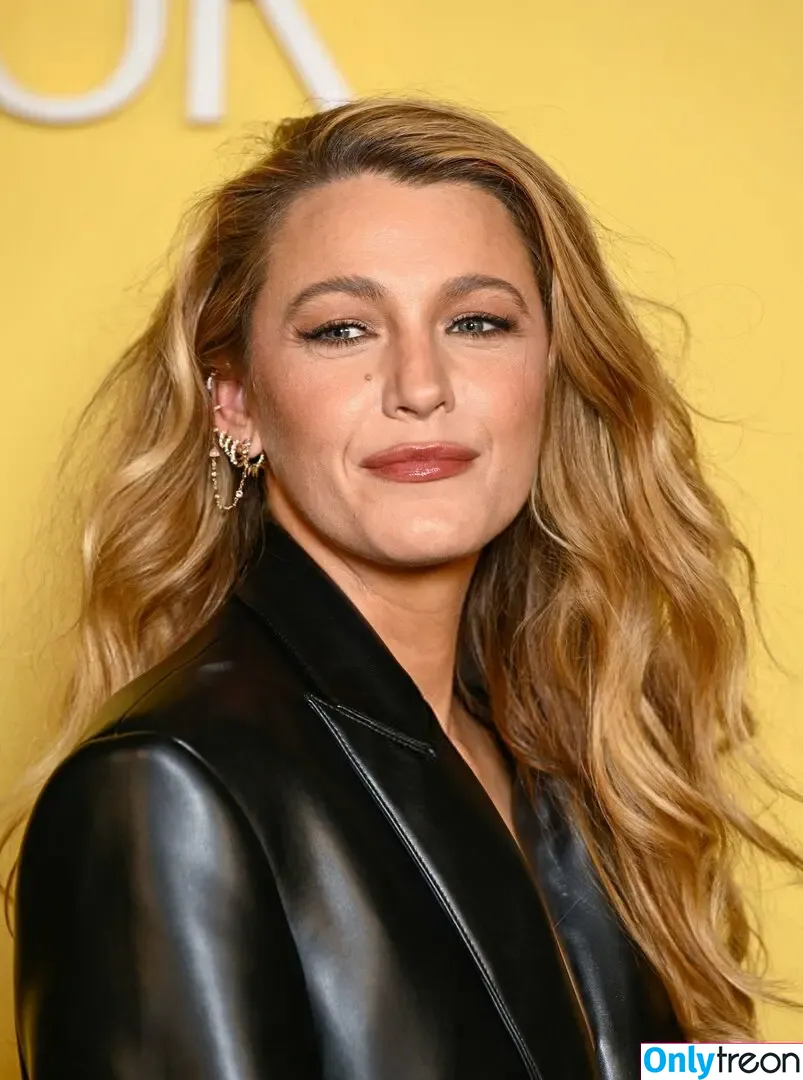 Blake Lively nude photo #1240 (blakelively)