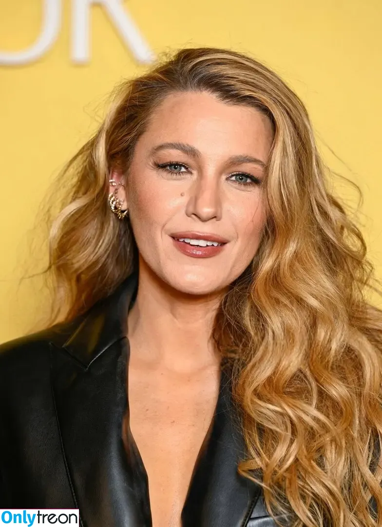 Blake Lively nude photo #1241 (blakelively)