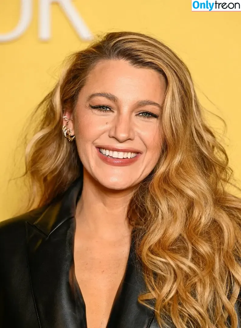 Blake Lively nude photo #1243 (blakelively)