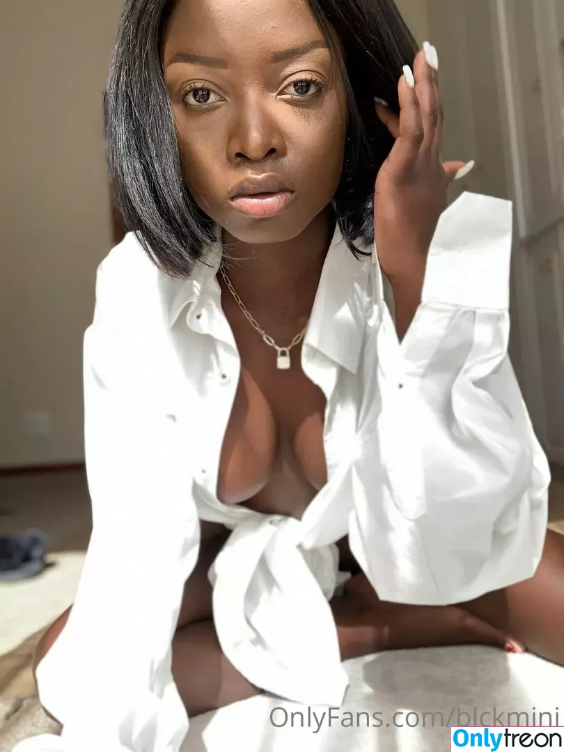 blckmini nude photo #0014 (blaack.mini)