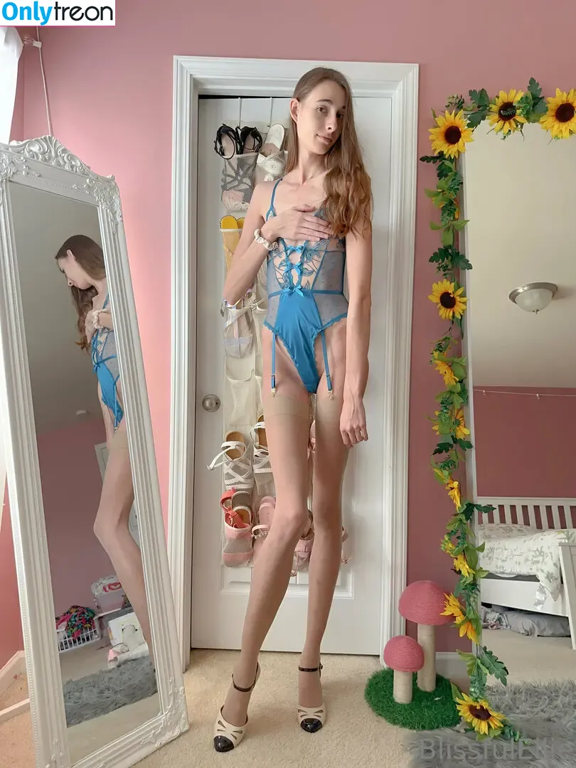 blissfulellie nude photo #0506 (blissfulellie)