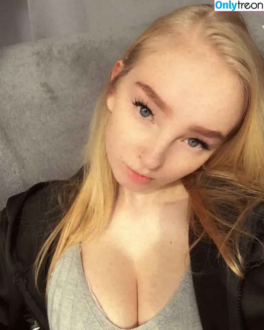 blonde_vivi nude photo #0003 (blonde_vivi)
