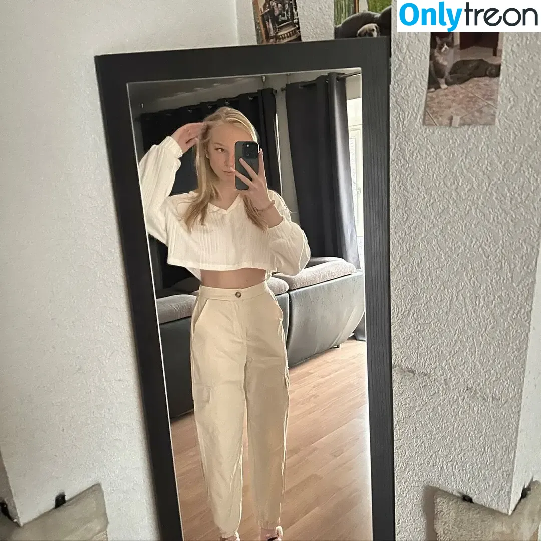 blonde_vivi nude photo #0143 (blonde_vivi)