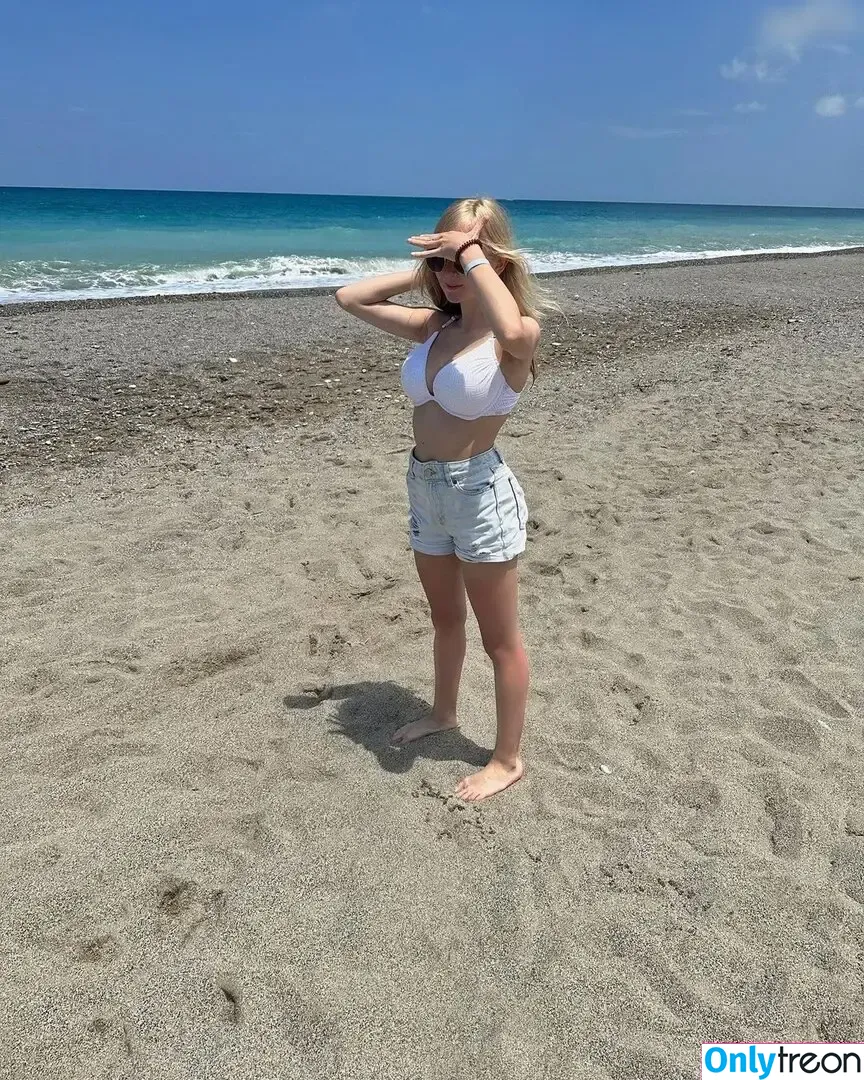 blonde_vivi nude photo #0210 (blonde_vivi)
