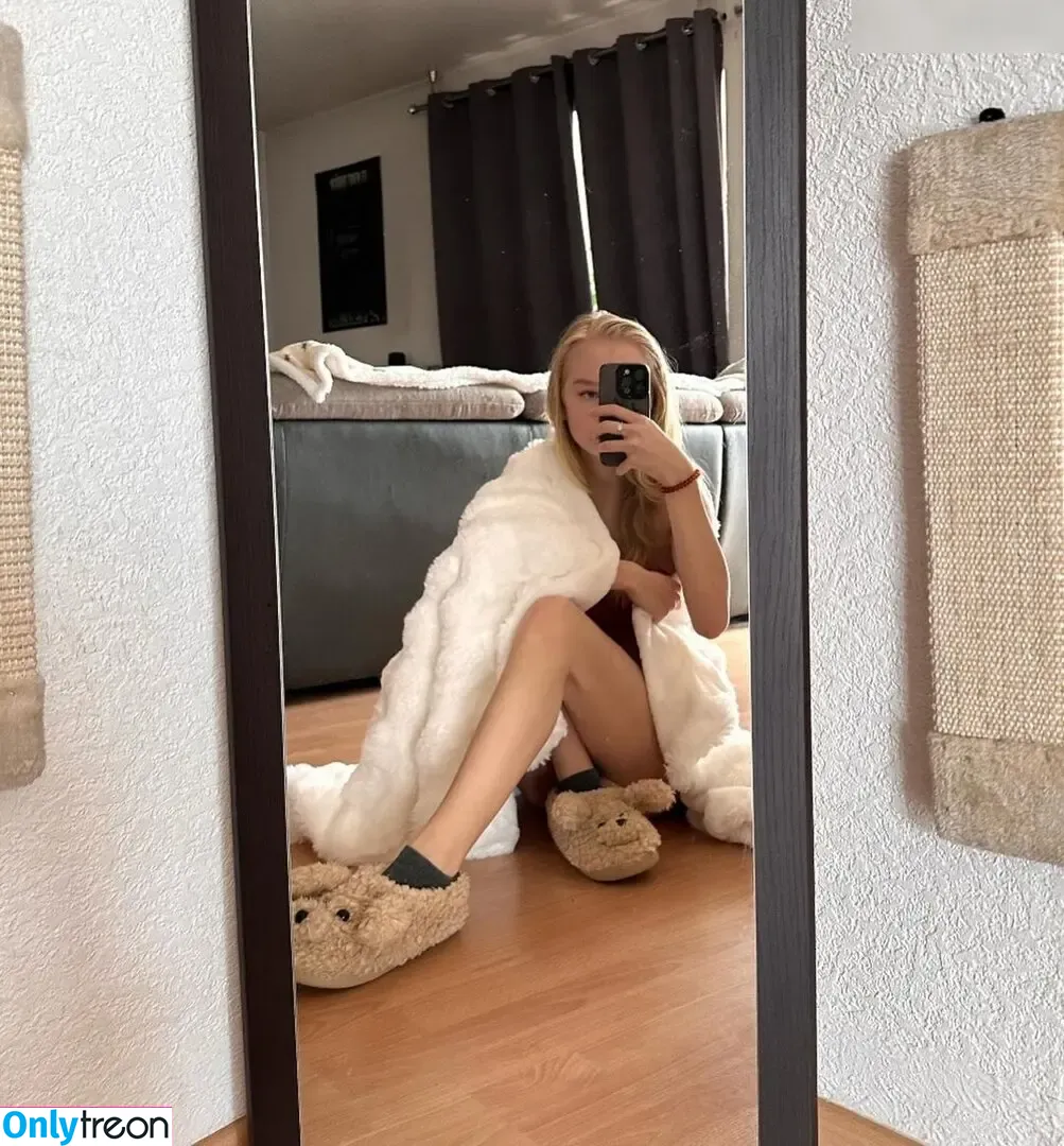 blonde_vivi nude photo #0220 (blonde_vivi)
