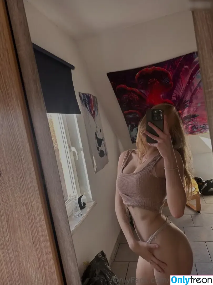 blonde_vivi nude photo #0250 (blonde_vivi)