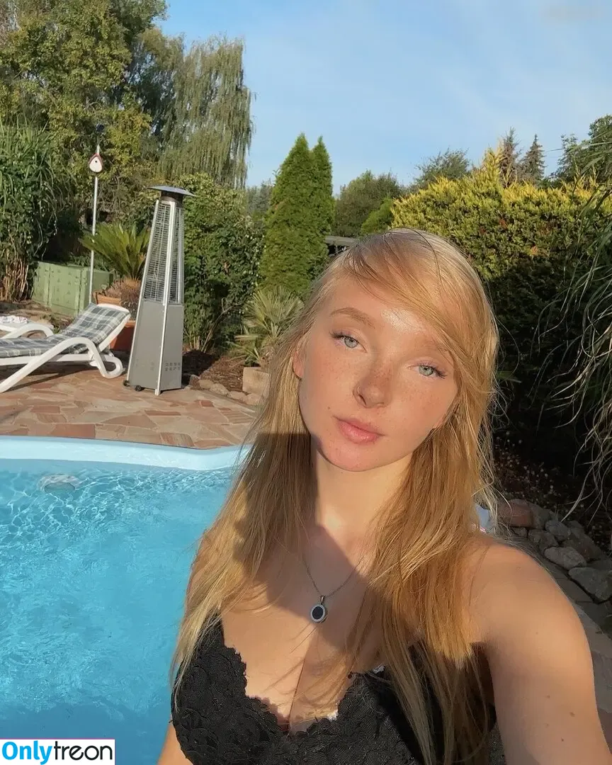 blonde_vivi nude photo #0341 (blonde_vivi)