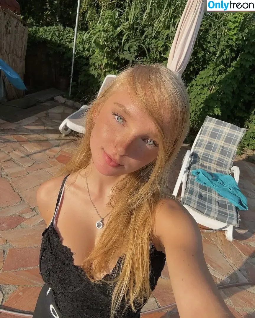 blonde_vivi nude photo #0342 (blonde_vivi)