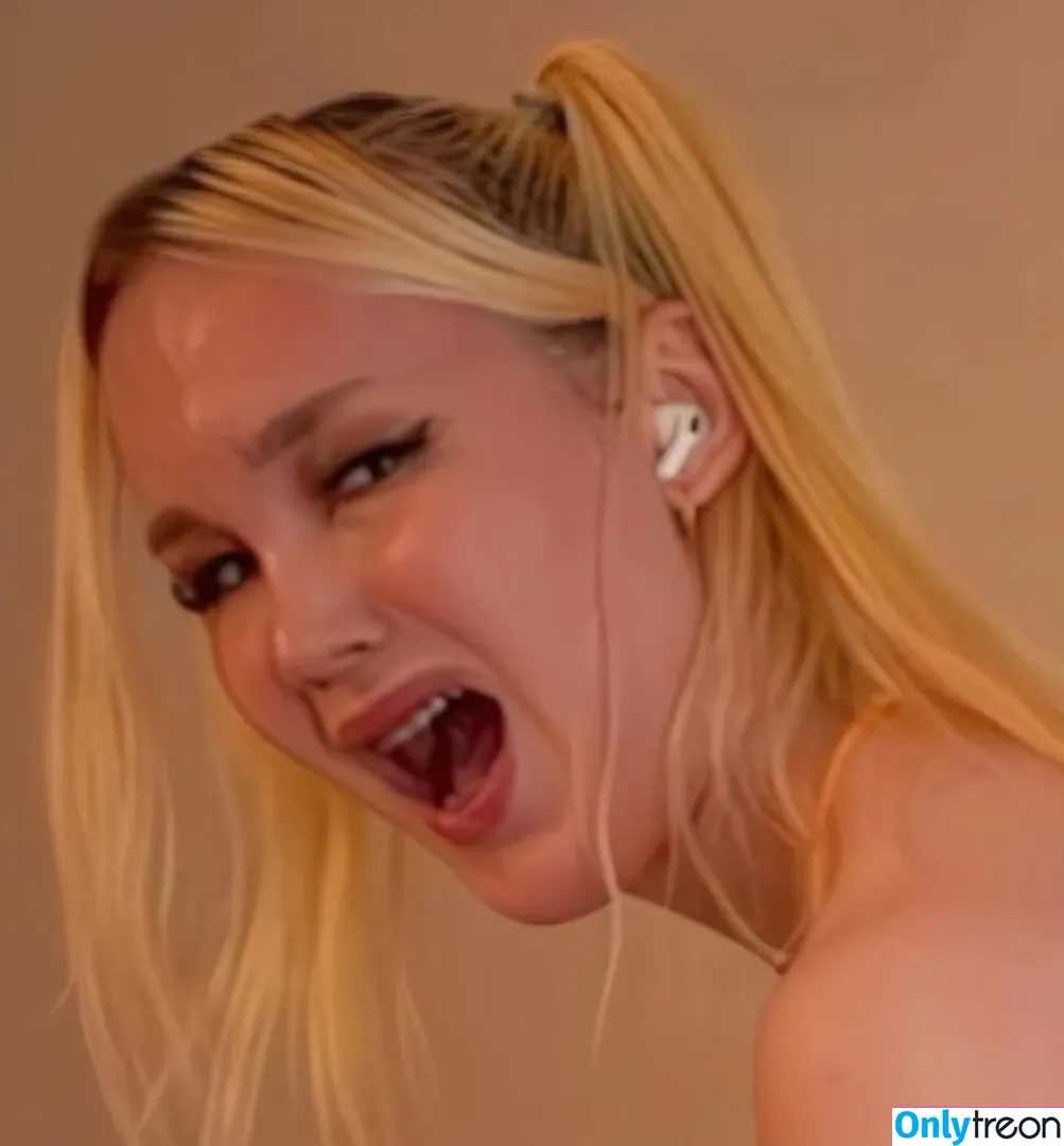 Blondelashes19 nude photo #0021 (oralstrawberry)